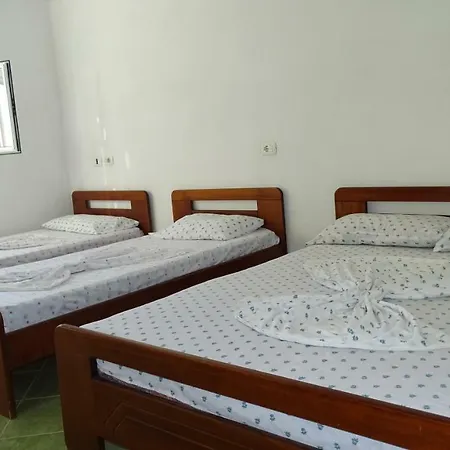 Petro's Riverside Farm stay Piqeras