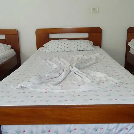 Petro's Riverside Farm stay Piqeras